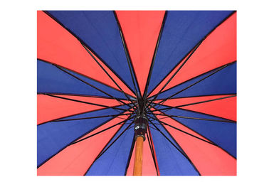 軽量の赤く青い木のハンドルの傘の風の抵抗力がある強い丈夫