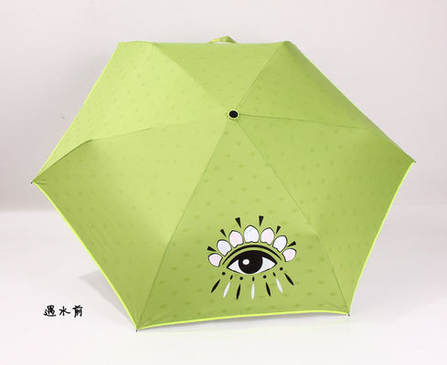 8mmの金属シャフトが付いている3つの折目の傘を変える色