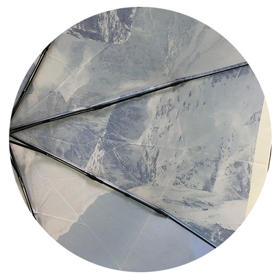 タケ ハンドルが付いている金属フレームの防風の折る傘を印刷するデジタル