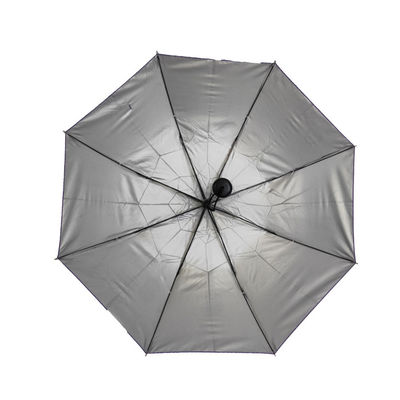 銀製の上塗を施してある直径98cmマニュアルの開いた2折り畳み式の傘